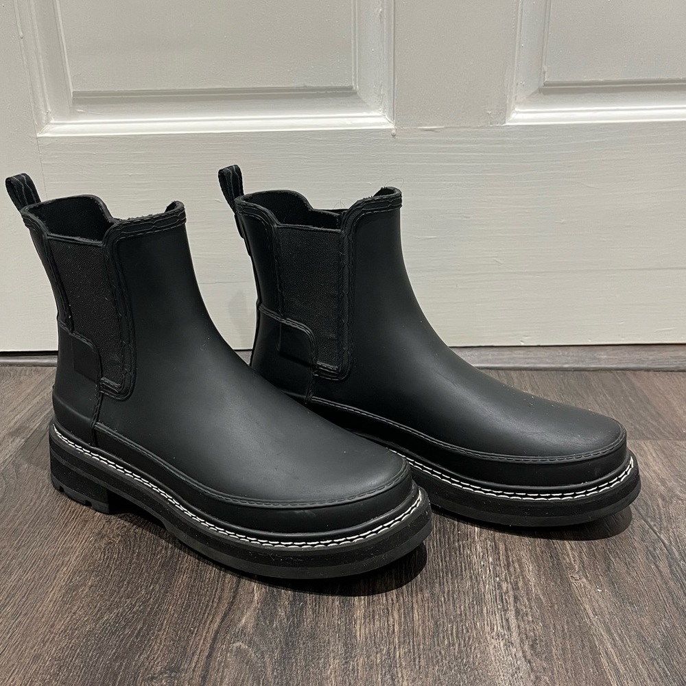 Woman’s Hunter Chelsea Rainboot - Picture 4 of 4